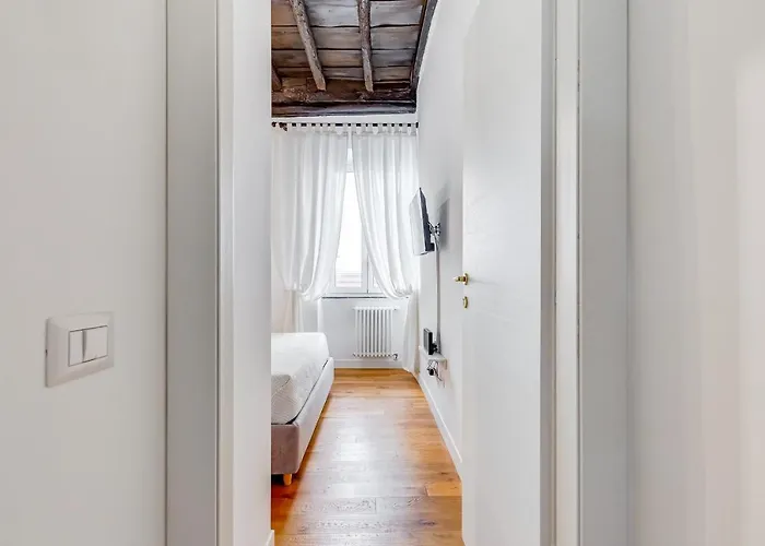 Boschetto 118 * Roma